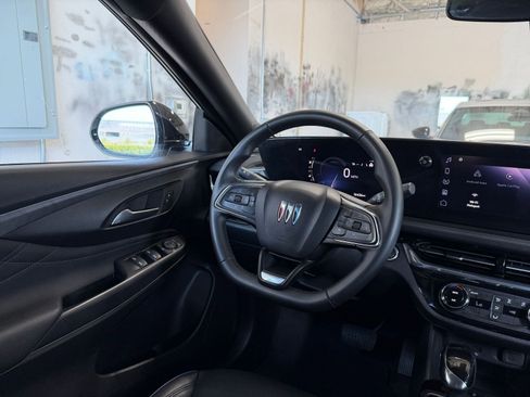 Used 2025 Buick Envista Sport Touring image 32