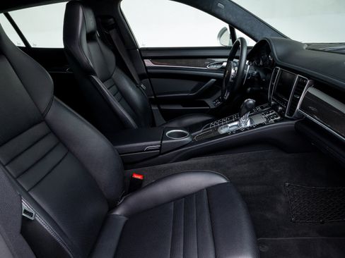 Used 2016 Porsche Panamera GTS image 25