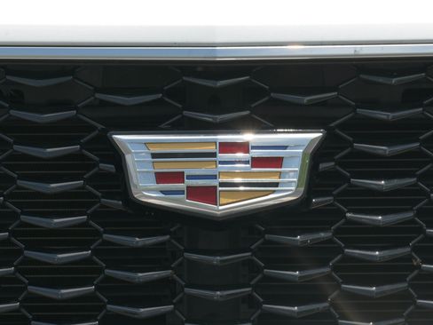Used 2019 Cadillac XT4 Sport w/ Cold Weather Package FWD image 37