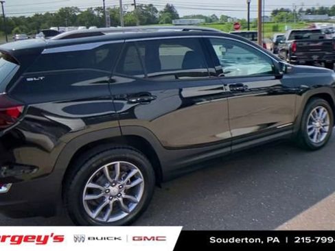 Used 2023 GMC Terrain SLT image 9