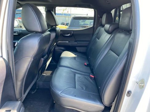 Used 2020 Toyota Tacoma TRD Off-Road w/ TRD Premium Off Road Package image 33