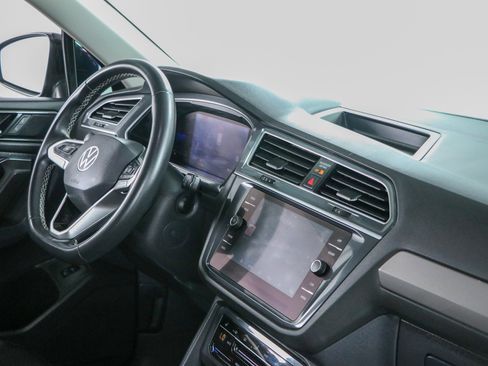 Used 2022 Volkswagen Tiguan SE w/ Panoramic Sunroof Package AWD/4WD image 26