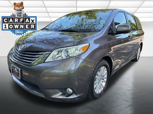 Used 2013 Toyota Sienna XLE FWD image 1