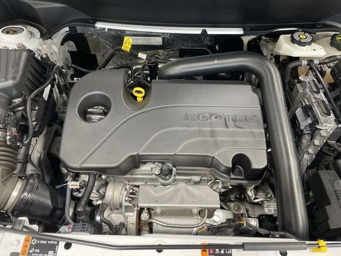 Used 2024 Chevrolet Equinox LS FWD image 28