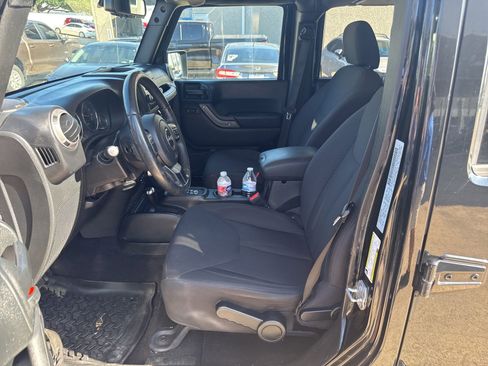 Used 2018 Jeep Wrangler Unlimited Sport S AWD/4WD image 12