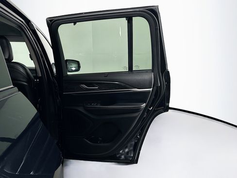 Used 2023 Jeep Grand Cherokee Limited w/ Luxury Tech Group II image 30