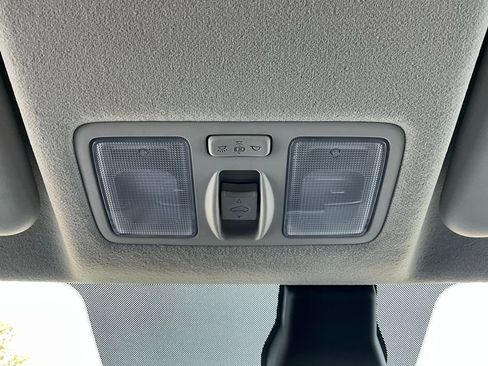 Used 2025 Hyundai Venue SEL image 16