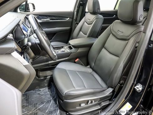 Certified 2024 Cadillac XT6 Premium Luxury w/ LPO, Floor Liner Package image 8