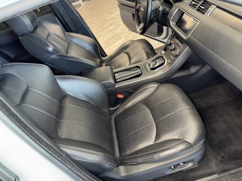 Used 2019 Land Rover Range Rover Evoque SE Premium image 15