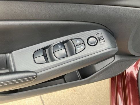 Used 2024 Nissan Altima 2.5 SV image 11