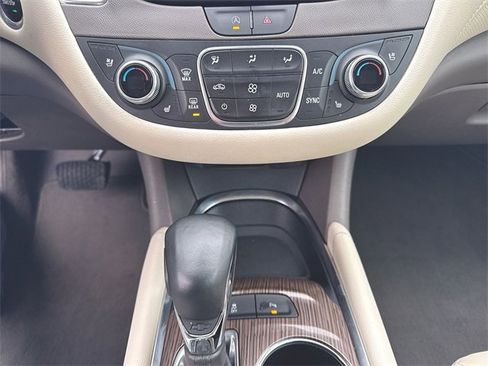 Used 2024 Chevrolet Malibu LT image 18