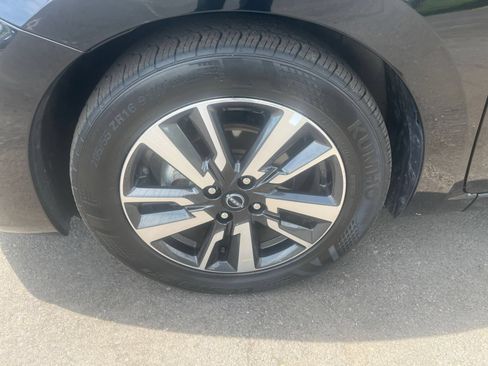 Used 2025 Nissan Versa SV FWD image 23