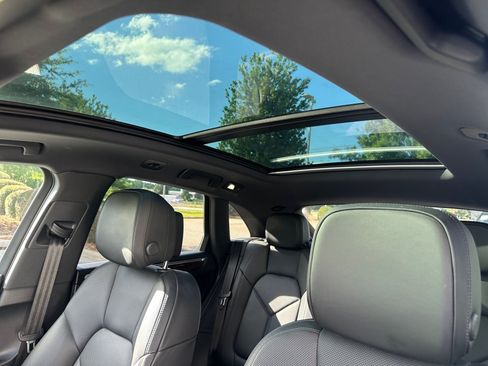 Used 2022 Porsche Macan AWD/4WD image 20