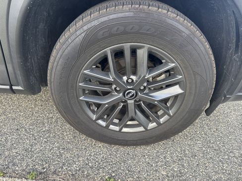 Used 2024 Nissan Rogue S FWD image 12