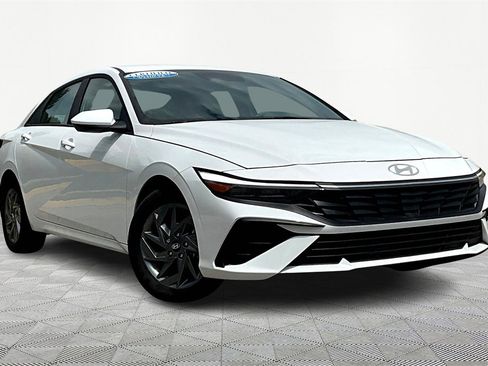 Used 2024 Hyundai Elantra SEL image 12