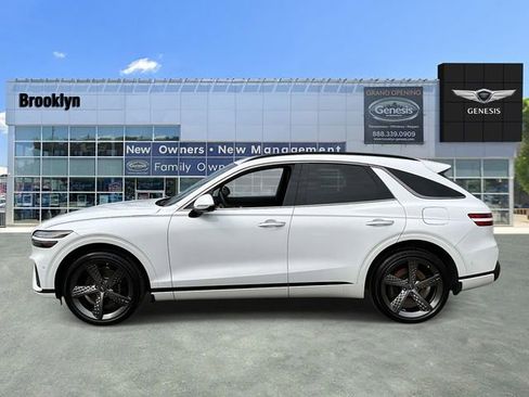 Used 2025 Genesis GV70 3.5T Sport w/ Sport Advanced Package AWD/4WD image 8