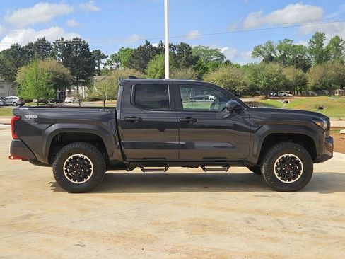 Used 2024 Toyota Tacoma TRD Off-Road AWD/4WD image 9