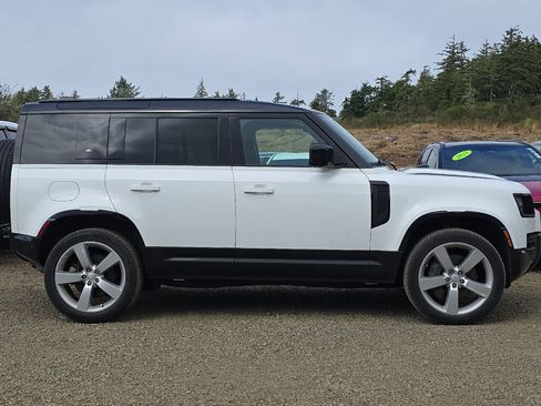 Used 2024 Land Rover Defender 110 X-Dynamic SE AWD/4WD image 4