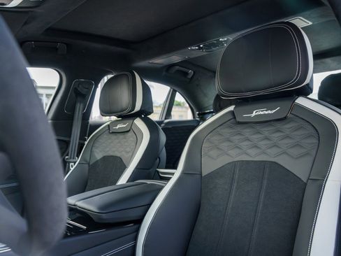 Used 2025 Bentley Flying Spur Plug-In Hybrid image 11