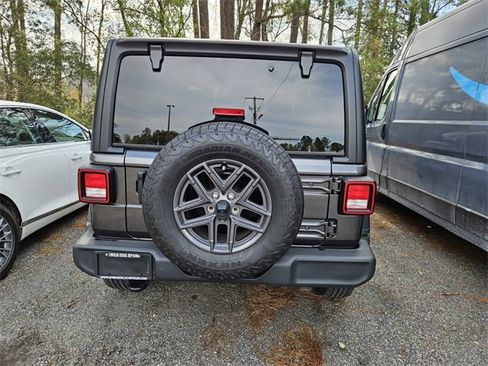 Used 2024 Jeep Wrangler Sport S image 8