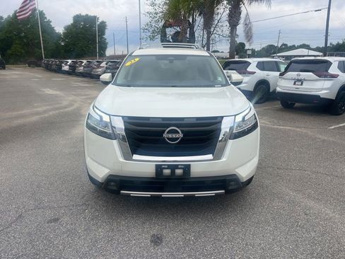 Used 2023 Nissan Pathfinder SL w/ Lighting Package (N92) AWD/4WD image 2