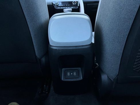 Used 2025 Hyundai Elantra Limited image 13