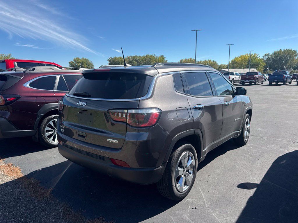Used 2017 Jeep Compass Latitude w/ Popular Equipment Group AWD/4WD image 3