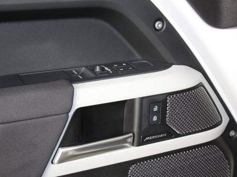 Used 2023 Land Rover Defender 90 S image 20