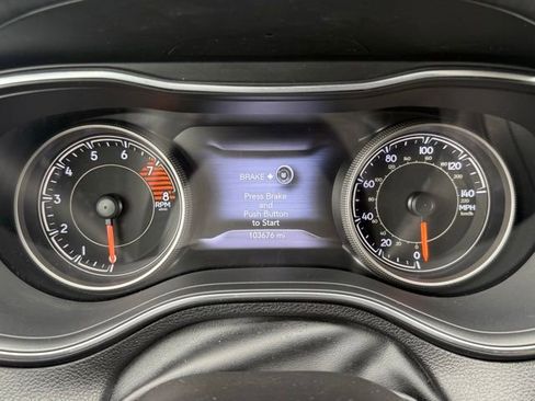 Used 2019 Jeep Cherokee Overland AWD/4WD image 36