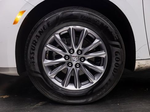 Used 2022 Buick Enclave Essence image 5