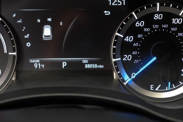 Used 2023 Toyota Highlander LE AWD/4WD image 25