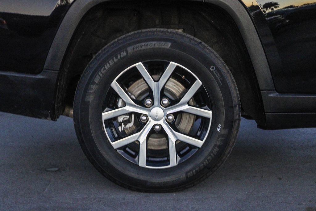 Used 2024 Jeep Grand Cherokee L Limited w/ Luxury Tech Group II AWD/4WD image 12