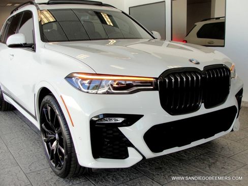 Used 2022 BMW X7 xDrive40i w/ M Sport Package AWD/4WD image 41
