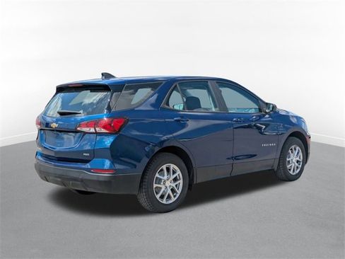Used 2022 Chevrolet Equinox LS image 3