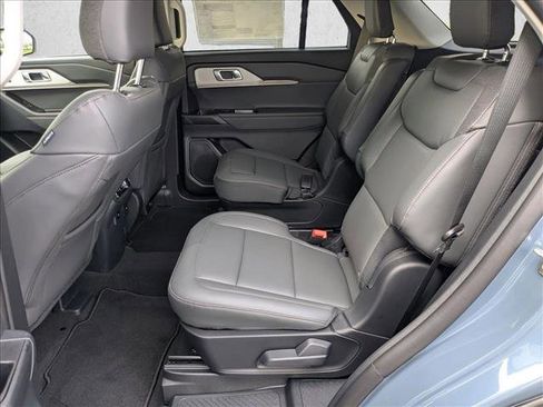 New 2026 Ford Explorer Active RWD image 14