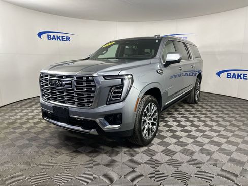 Used 2025 GMC Yukon XL Denali w/ Denali Reserve Package image 5