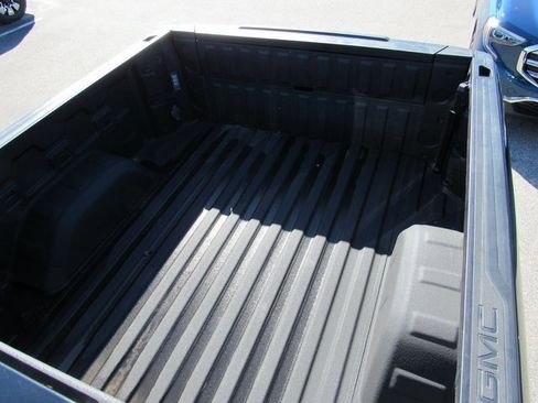 Used 2024 GMC Sierra 1500 AT4 w/ Technology Package image 28