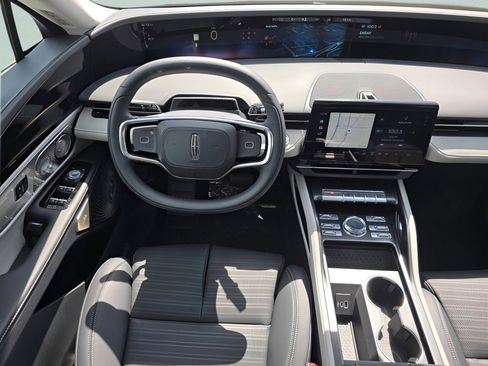 Used 2025 Lincoln Nautilus Reserve image 22