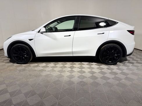 Used 2022 Tesla Model Y Long Range AWD/4WD image 3