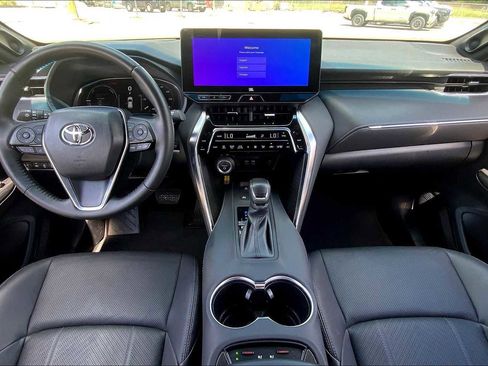 Used 2024 Toyota Venza Limited image 14