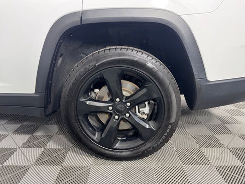 Used 2023 Jeep Grand Cherokee L Laredo AWD/4WD image 43