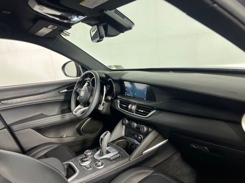Used 2022 Alfa Romeo Stelvio Sprint image 31