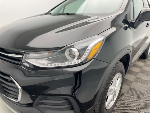 Used 2022 Chevrolet Trax LT w/ LT Convenience Package image 11