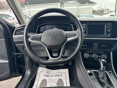 Certified 2024 Volkswagen Jetta SE image 17