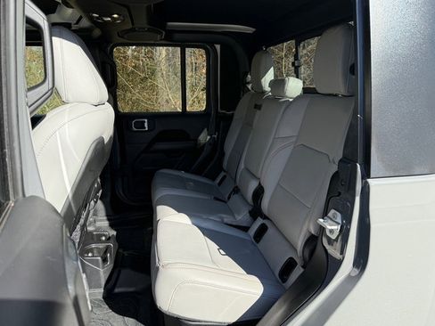 Used 2021 Jeep Gladiator Mojave image 16