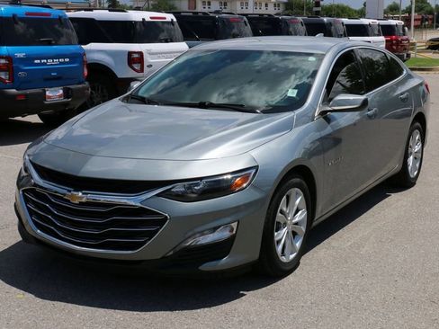 Used 2025 Chevrolet Malibu LT FWD image 2