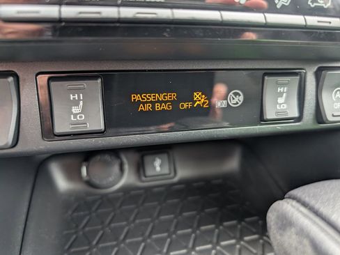 Used 2022 Toyota RAV4 XLE w/ Convenience Package image 24