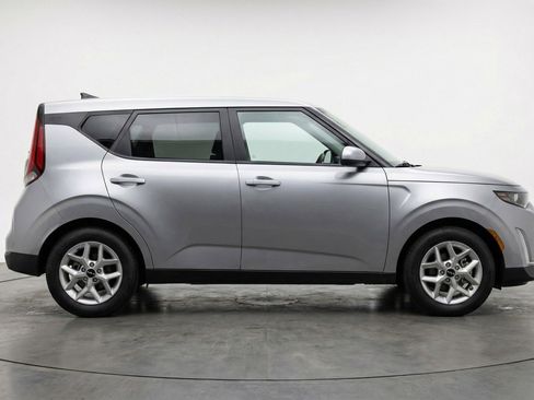 Used 2025 Kia Soul LX w/ LX Technology Package image 11