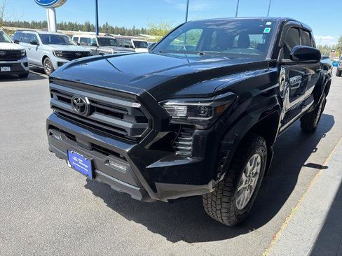 Used 2025 Toyota Tacoma SR5 AWD/4WD image 3