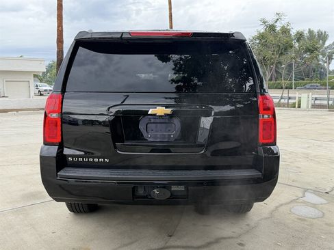 Used 2020 Chevrolet Suburban LT RWD image 4